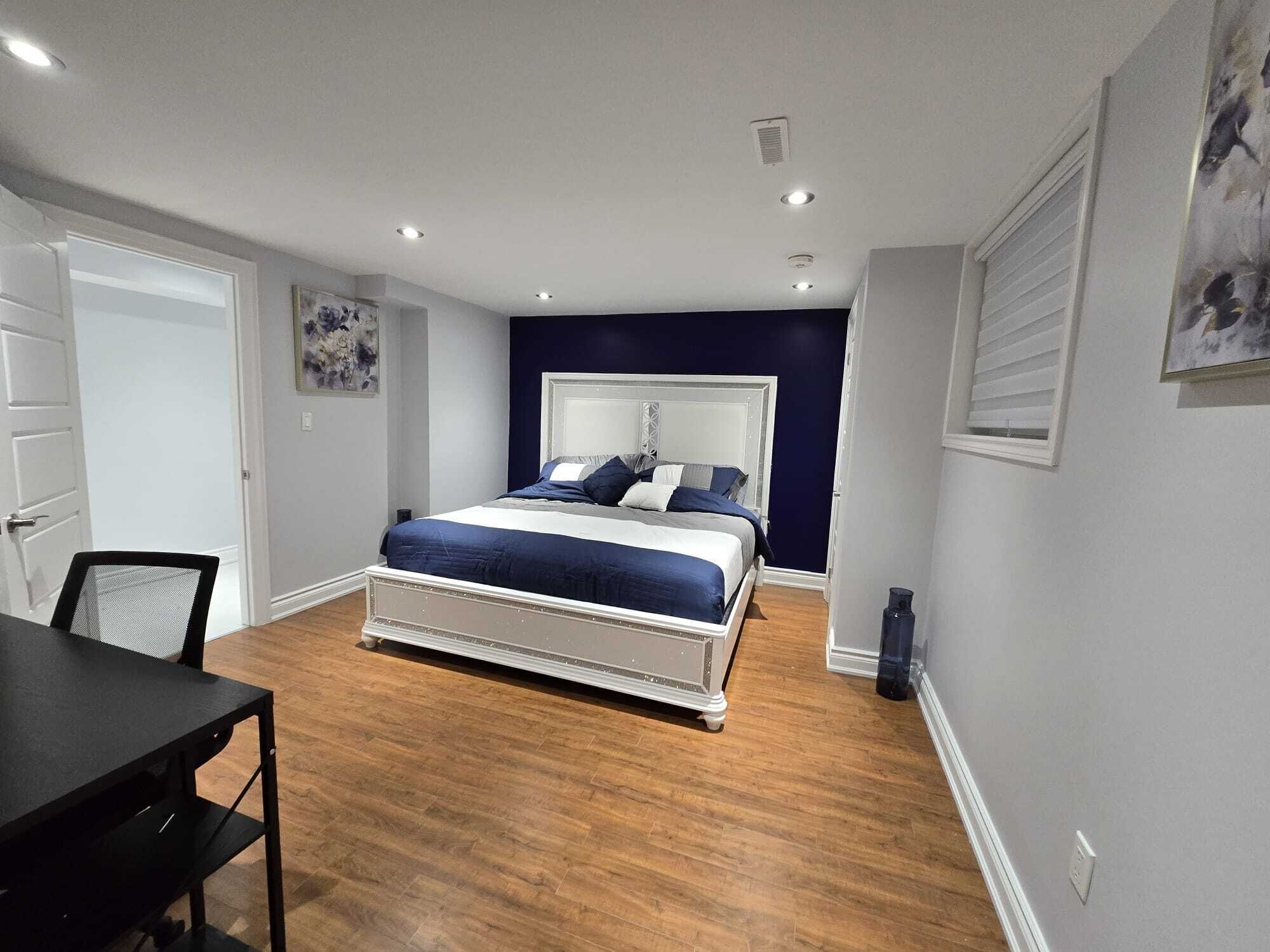 2 habitaciones, tabla de planchar con plancha, wifi y ropa de cama 