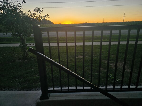 المنطقة المحيطة بالمنشأة