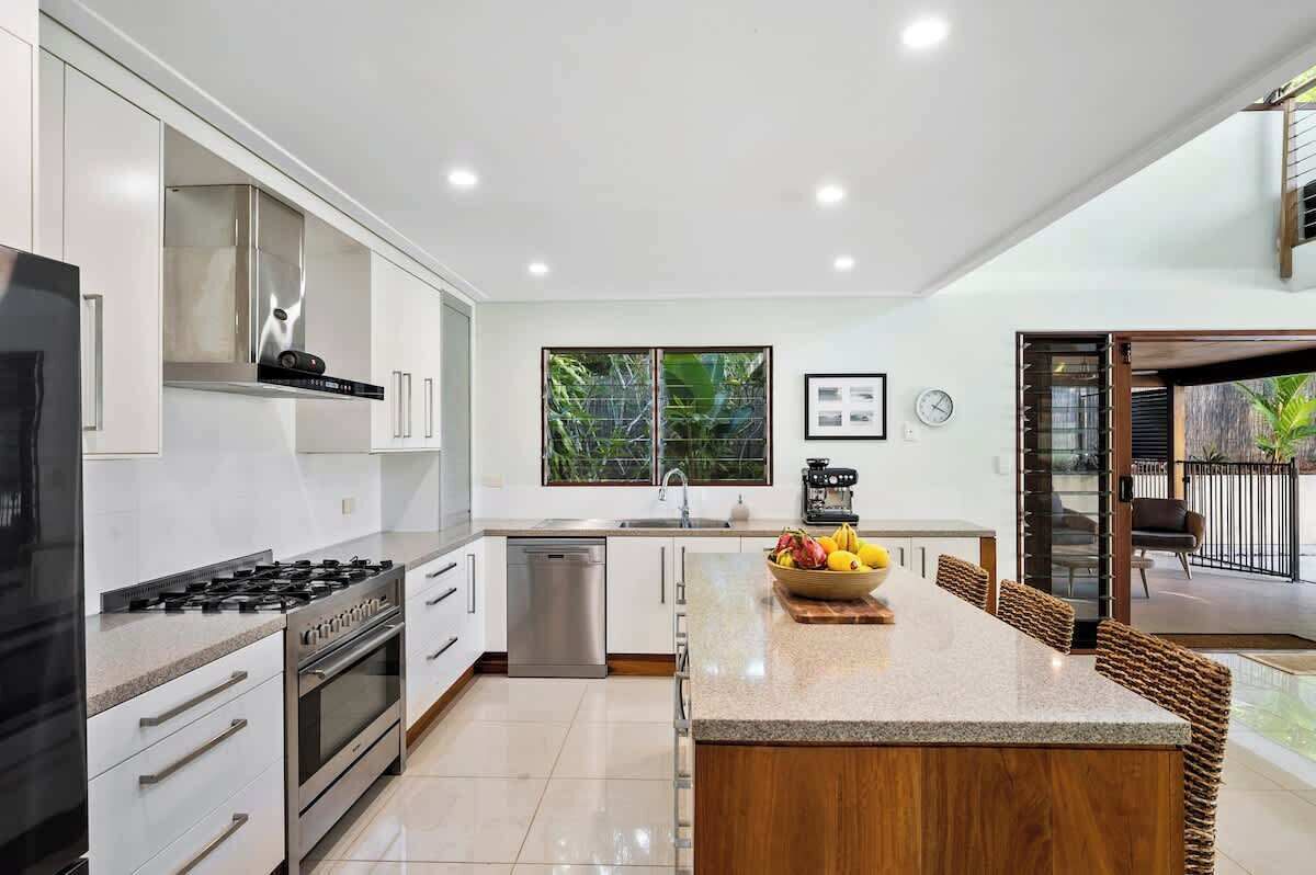 ثلاجة، ميكروويف، فرن، موقد طهي مسطح