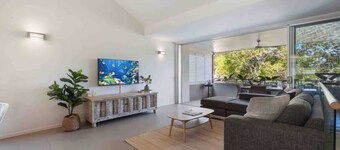 Close to Beach and cafes…family and pet friendly