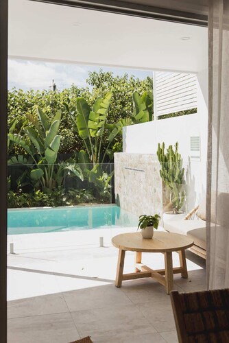 Stylish home, steps to the beach