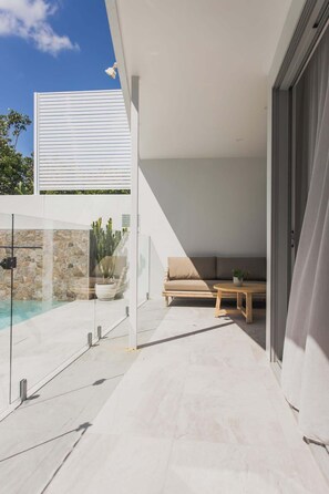 Terrace/patio - Stylish home, steps to the beach (Sunrise Beach)