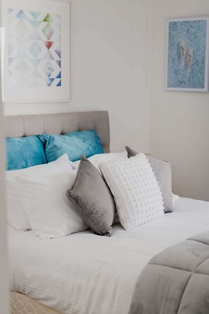 2 habitaciones, tabla de planchar con plancha, wifi y ropa de cama