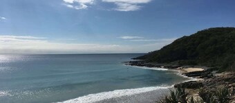 Little Cove Gem - Walking distance to the beach!