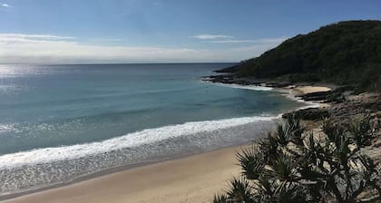 Little Cove Gem - Walking distance to the beach!