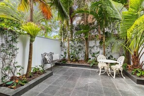 تناول الطعام بالخارج