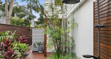 Walking distance to beachâŠ.Sunshine Beach Gem