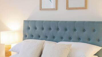 2 عدّة غرف نوم ومكواة/لوح كي وواي فاي وملاءات أسرّة