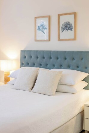 2 عدّة غرف نوم ومكواة/لوح كي وواي فاي وملاءات أسرّة