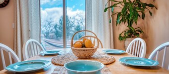 Coral Vista Retreat! Pool & hot tub! Close to Zion National Park & Bryce Canyon.