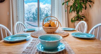 Coral Vista Retreat! Pool & hot tub! Close to Zion National Park & Bryce Canyon.