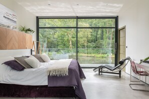 4 bedrooms, iron/ironing board, WiFi