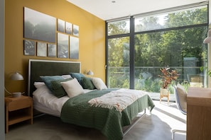 4 bedrooms, iron/ironing board, WiFi - The Bridge House  -  Luxury Cottages (Bursledon)