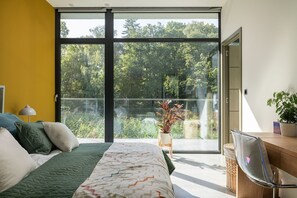 4 bedrooms, iron/ironing board, WiFi