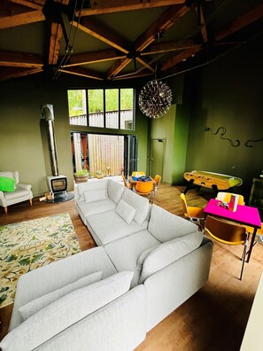 تلفزيون ذكي، ألعاب فيديو، مكتب