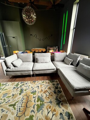 تلفزيون ذكي، ألعاب فيديو، مكتب