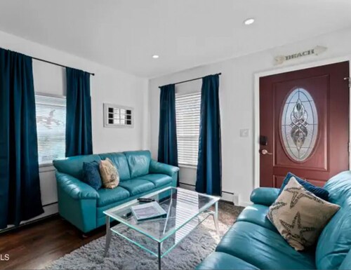 4-bedroom cozy beach house