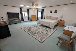 Iron/ironing board, free WiFi, bed sheets - Aspen Ridge Wing- Sleeps 20 (West Custer Township)
