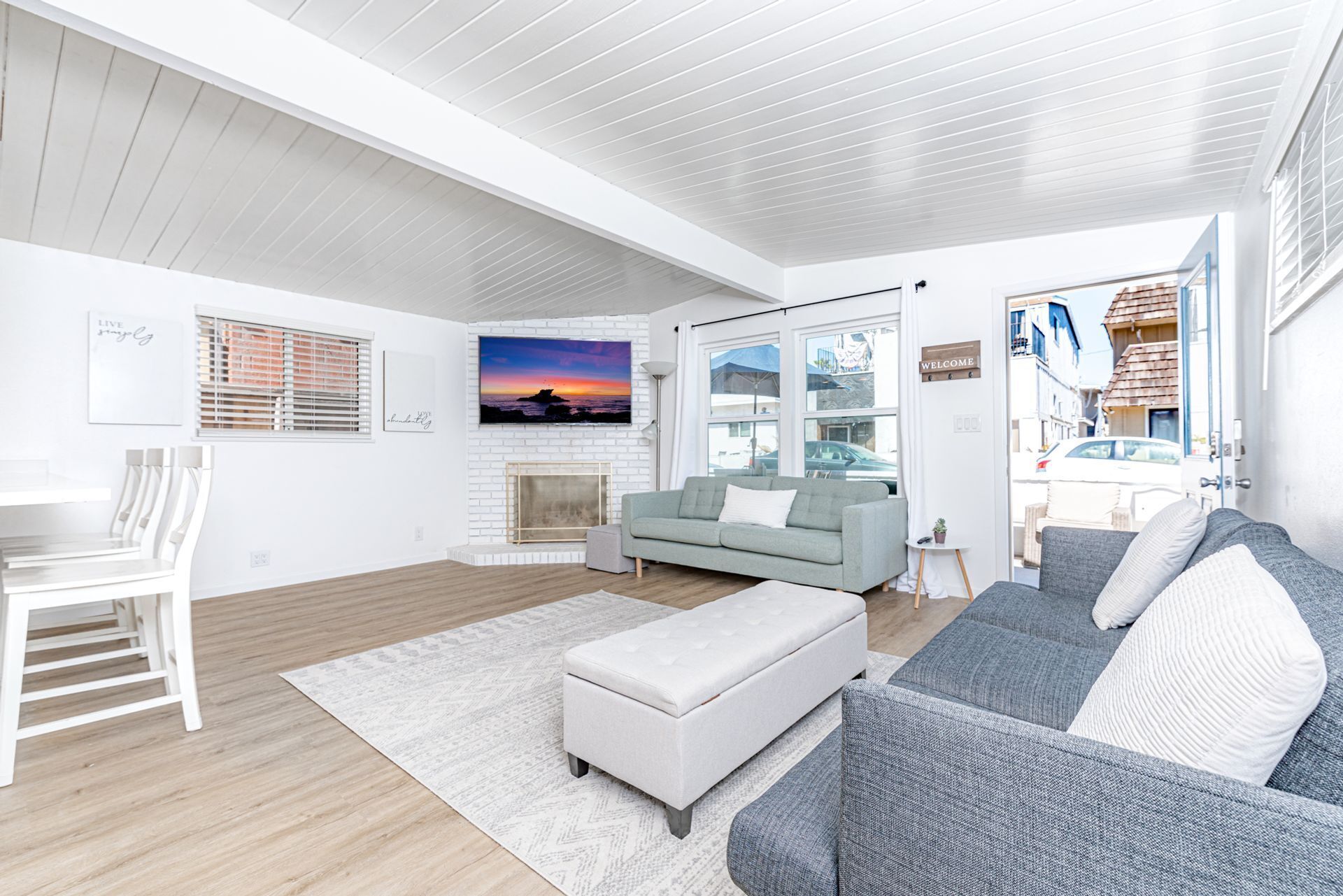 Renovated 5br Getaway Just 1 Block From The Sand With Beach View Patio! - Newport