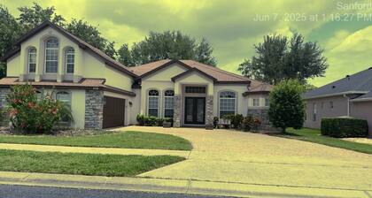 Spacious 6-bedroom house in charming Sanford with AC, laundry room, and parking.