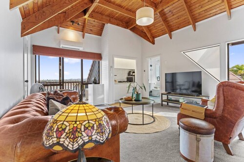West Harbour Modern Loft Studio with Iconic Skyline