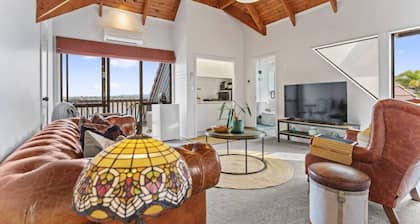 West Harbour Modern Loft Studio with Iconic Skyline