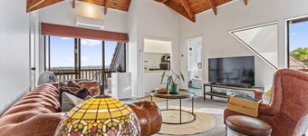 West Harbour Modern Loft Studio with Iconic Skyline