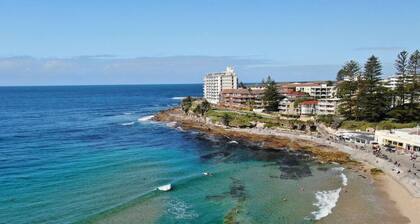 Stylish Coastal Retreat Near Cronulla Beach