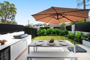 تناول الطعام بالخارج