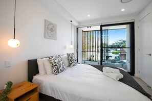 4 bedrooms, desk, iron/ironing board, travel crib