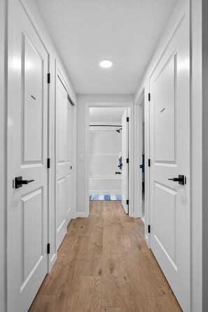 Interior - Brand-New Cozy-2BR|1Bathroom Suite Nr Calgary|HWY1&Banff|Sleep4 (Calgary)