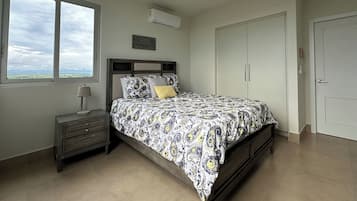 3 slaapkamers, een strijkplank/strijkijzer, wifi, beddengoed