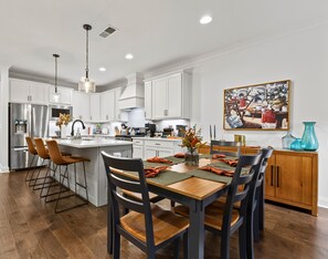 Dining - Tailored 2-bedroom townhome located in Auburn's peaceful Farmville Lakes (Auburn)