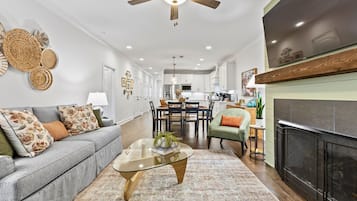 Smart TV, fireplace