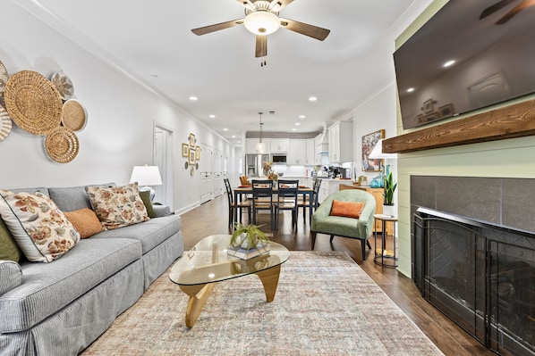 Smart TV, fireplace
