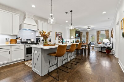 Tailored 2-bedroom townhome located in Auburn's peaceful Farmville Lakes