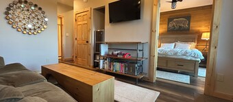 Mountain Escape with Sauna and Breathtaking Views – 18 Mins to Sugarloaf