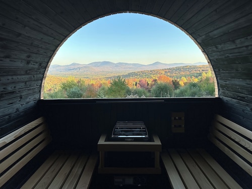 Mountain Escape with Sauna and Breathtaking Views – 18 Mins to Sugarloaf