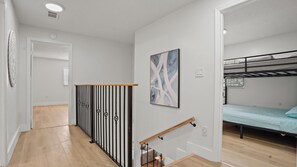 5 bedrooms, iron/ironing board, WiFi, bed sheets