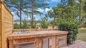 Property grounds - NEW! Pickleball•Arcade•Racetrack•Pool•Golf•Firepit (Ocala)