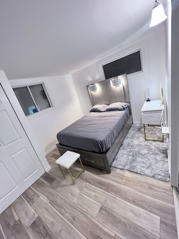 4 bedrooms, iron/ironing board, free WiFi, bed sheets