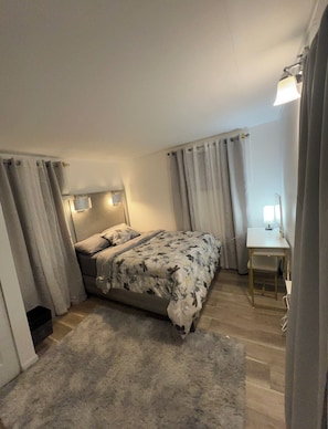 4 bedrooms, iron/ironing board, free WiFi, bed sheets