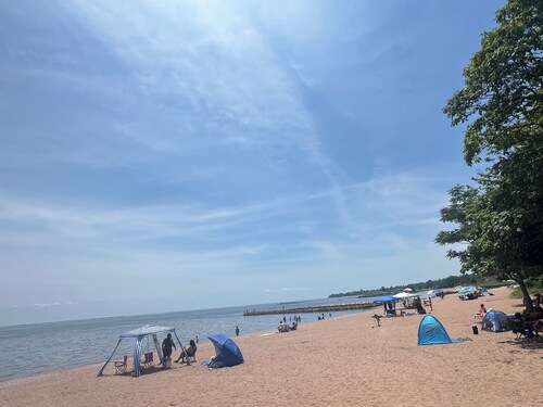 Enchanting 4-bedroom house in West Haven, few minutes from the beach! Free WIFI 