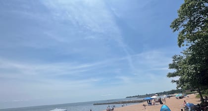 Enchanting 4-bedroom house in West Haven, few minutes from the beach! Free WIFI