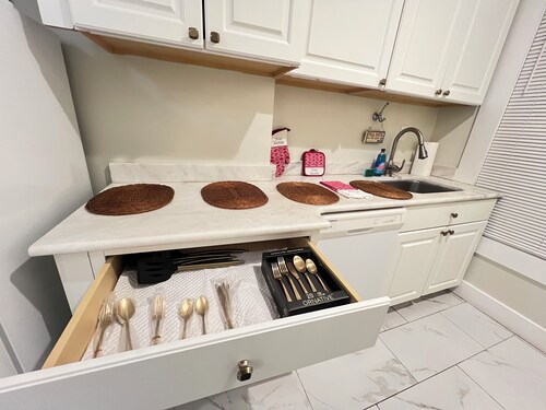 Enchanting 4-bedroom house in West Haven, few minutes from the beach!