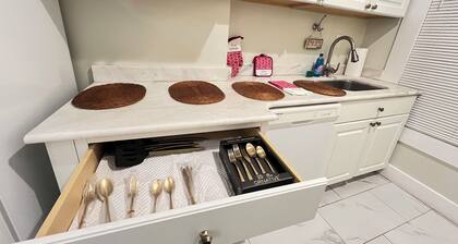 Enchanting 4-bedroom house in West Haven, few minutes from the beach!