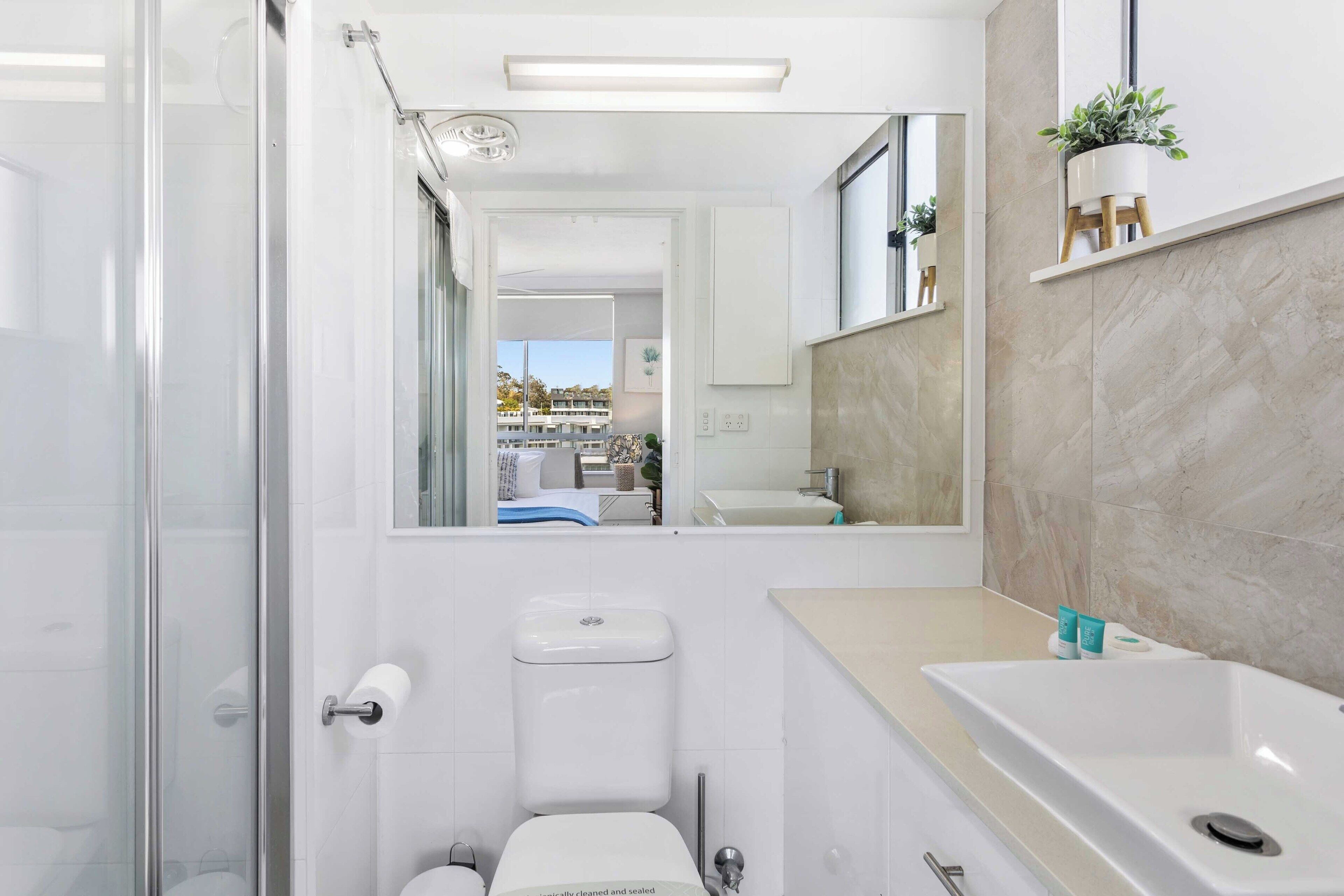 Dusche, Haartrockner, Handtücher, Seife