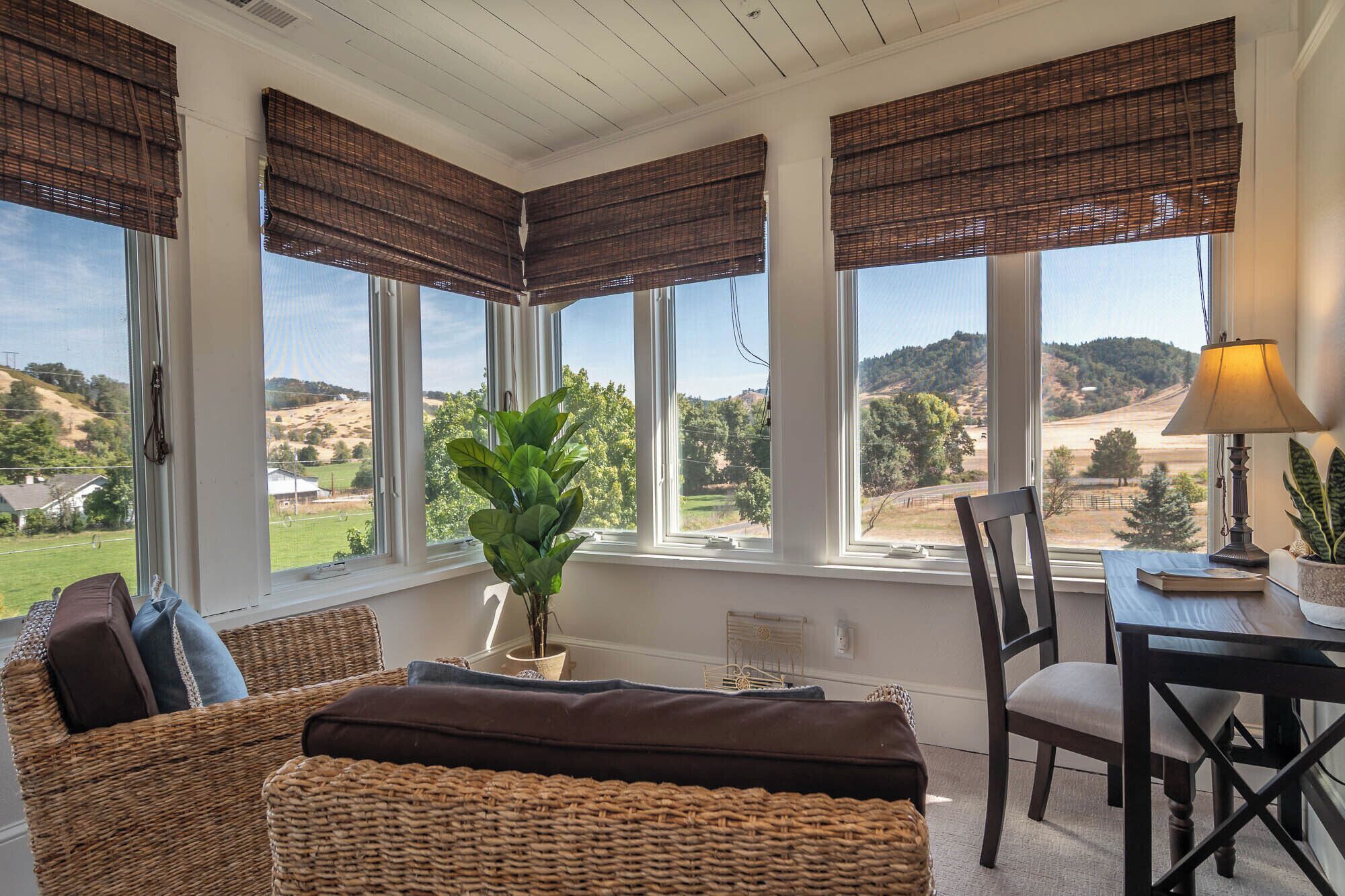 Deluxe tweepersoonskamer, 1 kingsize bed, niet-roken, uitzicht op bergen | Uitzicht op de bergen