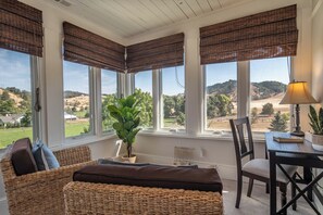 Chambre Deluxe double, 1 très grand lit, non-fumeur, vue sur la montagne | Vue sur la montagne