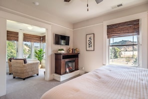 Deluxe-Doppelzimmer, 1 King-Bett, Nichtraucher, Bergblick | Bügeleisen/Bügelbrett, kostenloses WLAN